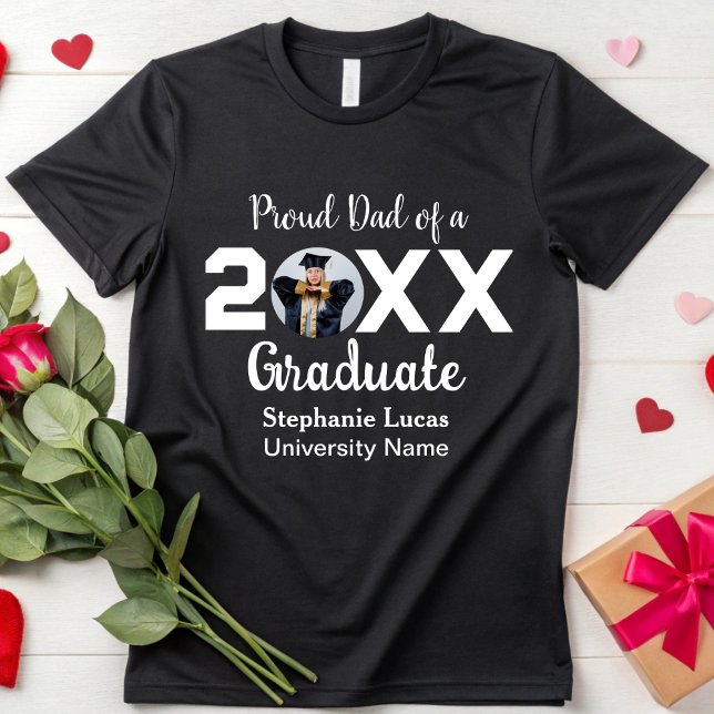 Personalisiert Proud Graduate 2025 Abschluss T-Shirt (Von Creator hochgeladen)