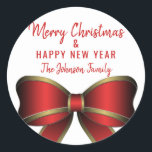 Personalisiert Red Bow White MERRY CHRISTMAS Tree Runder Aufkleber<br><div class="desc">Fügen Sie diese modernen und personalisierten BLAUE weißen Weihnachtsfeiertage und fröhlichen neuen Jahresaufkleber zu Ihren Grußkarten,  Umschlägen hinzu. Rot und Goldbogen. Bearbeitbarer Text - Farbe,  Schriftart und Größe.</div>