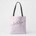 Personalisiert rosa Bridesmaid-Name Tasche<br><div class="desc">Personalisierte Pink und Black Bridesmaid Name Custom Tote Bag mit bearbeitbarem Text und Text für Ihr Datum,  Ziel oder Ort,  Name und lustiges Zitat wie "Kleiderhalter,  Trinken Föcher,  Sanity Keeper" macht einen Spaß und nützlichen Sake für alle Ihre Brautmädchen.</div>