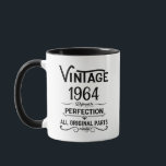 Personalisiert sechzig Vintagen Geburtstagsgeschen Tasse<br><div class="desc">Machen Sie Ihren Geburtstag mit diesem einzigartigen Design zu einem besonderen Erlebnis. Fügen Sie Ihrer Geburtstagsfeier eine Touch eleganter Eleganz hinzu mit unseren exquisiten, einzigartigen Designs. Diese Grafiken verleihen jedem Produkt Raffinesse und Originalität und schaffen so ein unvergessliches und stilvolles Geschenk. Sie sind perfekt für diejenigen, die eine Touch zeitlosen...</div>