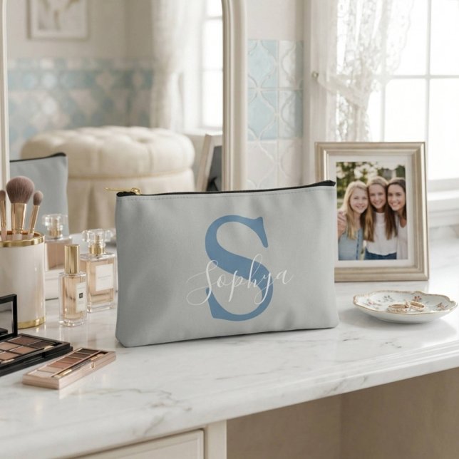 Personalisiert Simple Blue Monogram Zubehörtasche (Von Creator hochgeladen)