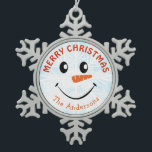 Personalisiert Snowman Face Schneeflocken Zinn-Ornament<br><div class="desc">Personalisiertes Snowman Face-Ornament mit blauem Aquarellhimmel und weißem Schneeflockenhintergrund.</div>