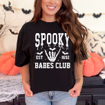 Personalisiert Spooky Halloween Group Uni Party T-Shirt<br><div class="desc">Mit unserem Personalisierten Halloween Group Uni Party T - Shirt verzaubern wir den Halloween-Geist! Dieses Shirt wurde entwickelt, um Ihre Gruppe zum Mittelpunkt zu machen. Es zeichnet sich durch ein auffälliges Design aus Skeletten und Fledermäusen aus, perfekt für jedes Halloween-Fest. Ob Sie sich für ein Party in der Uni einsetzen,...</div>