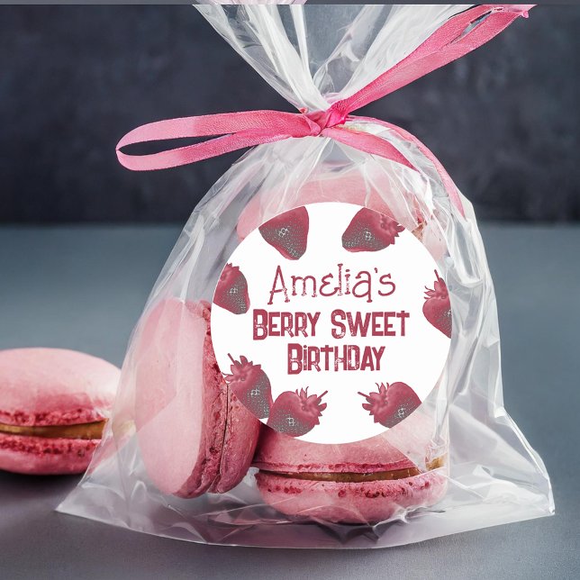 Personalisiert Strawberry Birthday Runder Aufkleber (Von Creator hochgeladen)