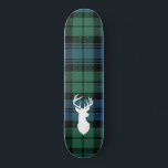 Personalisiert Tartan Christmas Clan Campbell Kari Skateboard<br><div class="desc">Niedlicher Clan Campbell Tartan kariert mit Hirsche Silhouette und Clan Campbell Tarttan in grün und blau Karo.</div>