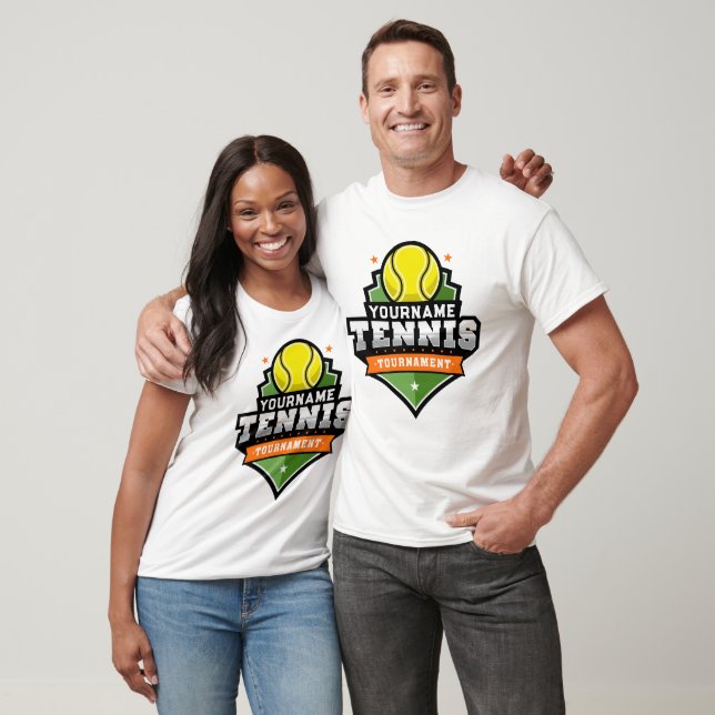 Personalisiert Tennis Player NAME Varsity Turnier T-Shirt (Unisex)