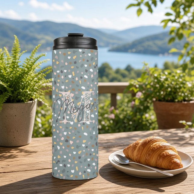 Personalisiert Terrazzo Monogram Thermosbecher (Von Creator hochgeladen)
