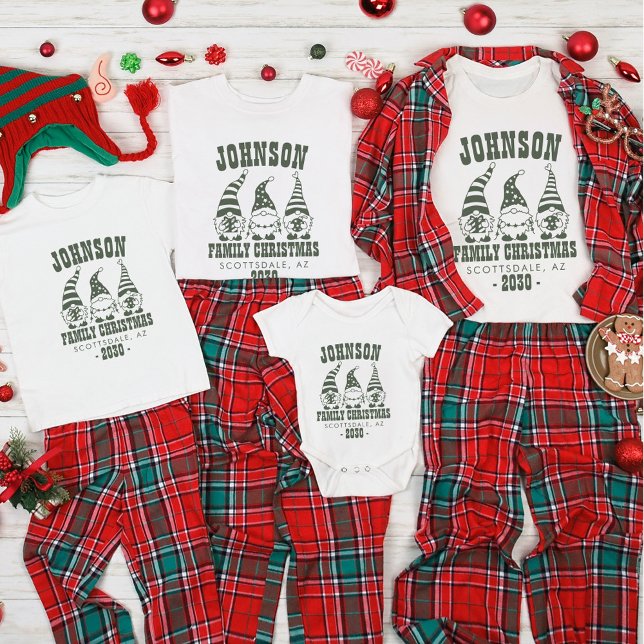 Personalisiert Trendy Green Gnome - Weihnachten T-Shirt (Von Creator hochgeladen)