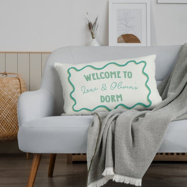 Personalisiert Trendy Green Hand Drawn Dorm Roomma Dekokissen (This is a trendy and modern green and blue pillow for your college dorm.)