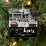Personalisiert unsere ersten Weihnachten auf unser Keramikornament<br><div class="desc">Feiern Sie den Meilenstein Ihres ersten Weihnachts in einer neuen Zuhause mit unserem Personalisierten Unser erstes Weihnachtsfest in unserer neuen Zuhause Keramik Ornament. Dieses elegante Ornament besticht durch ein elegantes schwarzes Design. Freuen Sie sich auf eine moderne und stilvolle Touch in Ihrer Feriendekoration. Es ist mit einem gepflegten Foto und...</div>