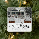 Personalisiert unsere ersten Weihnachten auf unser Keramikornament<br><div class="desc">Feiern Sie mit unserem Personalisierten Weihnachtsfest in unserem neuen Zuhause Keramik-Ornament, der perfekten Ergänzung zu Ihrer Urlaubsstimmung. Dieses wunderschön gestaltete Ornament ist nicht nur eine Dekoration; es ist ein hochgeschätzter Sake, der die Essenz des Beginns eines neuen Kapitels in Ihrem Leben erweckt. Ob Sie ein Immobilienmakler sind, der nach durchdachten...</div>