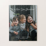 Personalisiert We Liebe You Oma Foto Script<br><div class="desc">Gib Oma ein Geschenk, das sie mit diesem Puzzle schmeckt. Personalisieren Sie es mit einem Bild ihrer geliebten Enkel und fügen Sie eine "Wir Liebe Sie, Oma" Nachricht in ein lustiges Skript. Es ist eine sinnvolle Art, ihr zu zeigen, wie viel sie der Familie bedeutet. Dieses Rätsel verwandelt besondere Erinnerungen...</div>