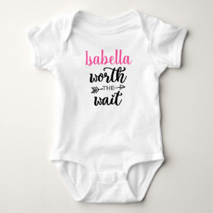 Personalisiert wert den Wartezeit-Baby-Bodysuit Baby Strampler