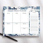 Personalisiert-wöchige Pad für Navy Blue Floral Notizblock<br><div class="desc">Warum nicht auf schöne Weise organisiert werden? Dieses Planerpolster weist einen Hintergrund überdimensionaler blauer Marineblünen auf,  der ein Vintages Gefühl hervorruft. Es gibt viel Platz,  um alles aufzuschreiben,  was Sie für jede Woche tun müssen.</div>