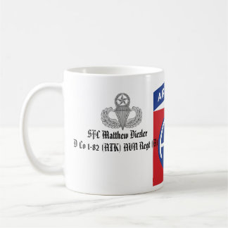 Personalisierte 82. im Flugzeug Tasse (w/Jump