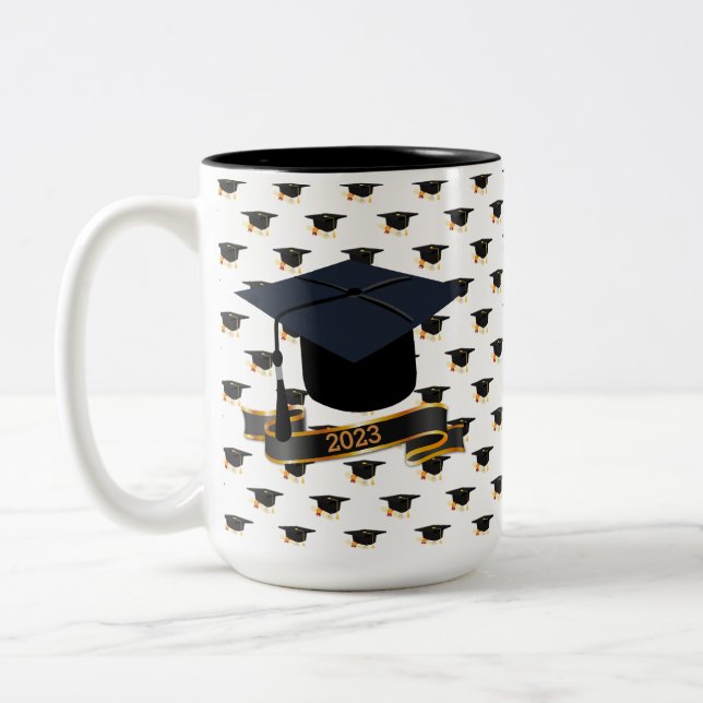 Personalisierte Abschluss-Umarmung Zweifarbige Tasse (Links)