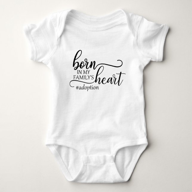 Personalisierte Adoption im Herzen meiner Familie  Baby Strampler (Vorderseite)