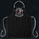 Personalisierte amerikanische Veteran Proud Vet US Schürze<br><div class="desc">Personalisierte amerikanische Veteran Proud Vet USA Flag mit Soldaten mit Feuerwaffen und American Flag Design. Personalisiert mit Ihrem Namen,  benutzerdefinierten Text und Standort! Perfektes Geschenk für diese besondere Person in Ihrem Leben!</div>