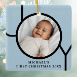 Personalisierte Baby Boy's Blue First Christmas Fo Keramikornament<br><div class="desc">Dieses stilvolle Baby Boy's First Christmas Foto Ornament ist mit dem Wort JOY in schwarz auf einem blauen Hintergrund dekoriert. Einfach mit Foto,  Name und Jahr anpassbar.</div>