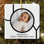 Personalisierte Baby Boy's First Christmas Foto Keramikornament<br><div class="desc">Dieses stilvolle Baby Boy's First Christmas Foto Ornament ist mit dem Wort JOY in schwarz auf einem weißen Hintergrund dekoriert. Einfach mit Foto,  Name und Jahr anpassbar.</div>