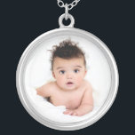 Personalisierte Babyfoto-Vorlage Versilberte Kette<br><div class="desc">Fügen Sie Ihrem Baby das Foto zu dieser Halskette für ein wunderbares personalisiertes Geschenk oder eine Leckerei für sich. Es ist eine wunderbare Wahl für Ferien,  Muttertag,  Großeltern und andere besondere Anlässe. Laden Sie Ihr ausgewähltes Foto anstelle des Beispiels-Fotos,  das in der Entwurfsvorlage angezeigt wird.</div>