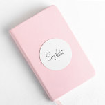 Personalisierte Braut Runder Aufkleber<br><div class="desc">Herzlich willkommen in unserer Kollektion personalisierter Brauprodukte auf Zazzle! Hier spezialisieren wir uns darauf,  einzigartige und anpassbare Gegenstände zu schaffen,  um die Reise zu einer Braut zu feiern. Egal ob Sie Ihre Trauung planen oder nach den passenden Geschenken für Ihr Brautparty suchen,  wir haben Sie got.</div>