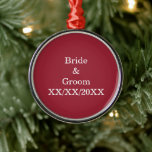 Personalisierte Braut und Erbgut mit Datum Ornament Aus Metall<br><div class="desc">Personalisierte Braut und Bräutigam mit Date Metal Ornament. Personalisieren Sie diese Vorlage mit Ihrem Foto und Text. Bearbeiten Sie es,  um weitere Änderungen vorzunehmen.</div>