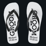Personalisierte Bräutigam-Hochzeit - Flip Flops<br><div class="desc">Feiern Sie Ihre Hochzeitstagesfeier im Komfort mit diesem personalisierten umdrehen Reinfälle. Fertigen Sie mit dem Namen- und Hochzeitsdatum des Bräutigams besonders an. Der Hintergrund ist weiß, gleichwohl Sie die Farbe ändern können, indem Sie auf Customize es klicken. Passen Sie Ihre Hochzeitsfarben an diese umdrehen Reinfälle an. Wegen des schwarzen Textes...</div>