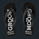 Personalisierte Bräutigam-Hochzeit - wählen Sie Flip Flops<br><div class="desc">Feiern Sie Ihre Hochzeitstagesfeier im Komfort mit diesem personalisierten umdrehen Reinfälle. Fertigen Sie mit dem Namen- und Hochzeitsdatum des Bräutigams besonders an. Der Hintergrund ist schwarz, gleichwohl Sie die Farbe ändern können, indem Sie auf Customize es klicken. Wegen des weißen Textes müssen Sie einen dunkle Farbhintergrund auswählen. Sie sind für...</div>