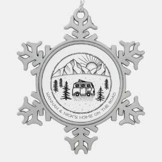 Personalisierte Campers Van Life Outdoor Paare Schneeflocken Zinn-Ornament