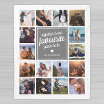 Personalisierte Couple-FotoCollage Fleecedecke<br><div class="desc">Personalisiertes Paar/Jungvermählte mit einer Fleecy-Decke mit einem knallweißen Hintergrund,  der in jede beliebige Farbe verändert werden kann,  16 Fotos Ihrer Wahl,  einem grauen Platz mit dem Paarnamen,  einem weißen Herzsymbol und dem süßen Text,  der "zusammen ist unser Lieblingsort" lautet.</div>