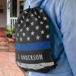 Personalisierte Dünnblauer Linie Sportbeutel<br><div class="desc">Thin Blue Line Rucksack - Amerikanische Flagge in der Farbe der Polizei Flag, gestörtes Design. Personalisieren Sie die Personalisierung mit dem Namen des Polizeibeamten. Diese personalisierte Tasche ist ideal für Polizei- und Strafverfolgungsfamilien und alle, die sie unterstützen. Ein großartiger polizeilicher Abschluss oder ein Geschenk für die Strafverfolgung im Ruhestand. COPYRIGHT...</div>