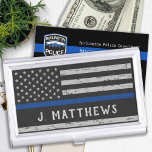 Personalisierte Dünnblauer Linie Visitenkarten Dose<br><div class="desc">Thin Blue Line Business Card Case - Amerikanische Flagge in den Farben der Polizei Flag, gestörtes Design. Personalisieren Sie mit dem Namen der Polizeibeamten. Dieser personalisierte Inhaber eines Polizeiausweises eignet sich hervorragend für Polizei- und Strafverfolgungsbehörden, als Geschenk für einen Polizeiruhestand oder für Abschluss der Strafverfolgung. COPYRIGHT © 2020 Judy Burrows,...</div>