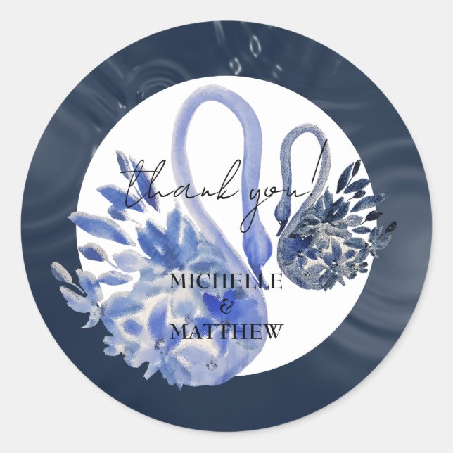 Personalisierte Elegant Navy Blue Swans Hochzeit Runder Aufkleber (Vorderseite)