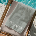 Personalisierte Farbe der grünen Asche Strandtuch<br><div class="desc">Entspannen Sie sich stilvoll mit diesem personalisierten, grünen Asche Farbe, eigenem Strandtuch. Dieses elegante und beruhigende Handtuch bietet Luxus und Komfort für Ihre Strandtage, die Lounges am Pool oder den Wellness-Center. Das große, weiche und absorbierende Handtuch eignet sich hervorragend zum Trocknen nach einem Schwimmen oder Sonnenbaden. Passen Sie es mit...</div>