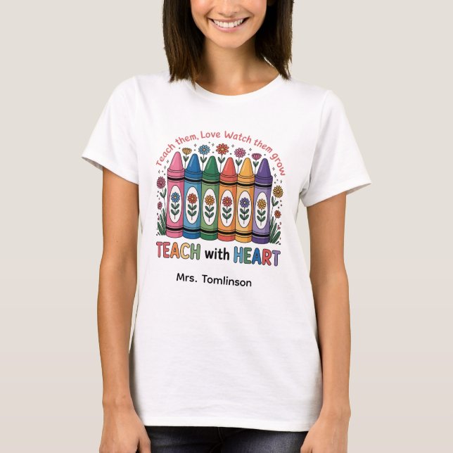 Personalisierte farbenfrohe LEHRE mit HERZ T-Shirt (Vorderseite)