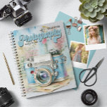 Personalisierte Fotografie-Planer Retro-Kamera Planer<br><div class="desc">Suchen Sie einen Fotografen, der einen bezaubernden Planer sucht, um in Ihren Kunden zu bleiben und mit der Bearbeitung und dem Marketing behalten? Der Planer dieses Fotografen verfügt über ein wunderschönes Aquarellbild einer Filmkamera im Retro-Stil in sanften hübschen Pastellfarben und einen Retro-Schriftart "Fotografie". Fügen Sie Ihren Namen hinzu, um es...</div>