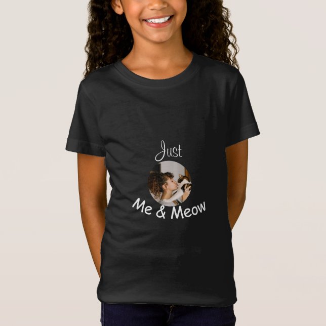 Personalisierte Fotovorlage "Just Me and Meow" - T-Shirt (Vorderseite)