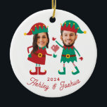 Personalisierte Funny Face Foto Christmas Elf Fami Keramik Ornament<br><div class="desc">Erleben Sie mit unserer Tasse für die Weihnachtsfeier die Feststimmung! Personalisieren Sie das Ornament mit bezaubernden Elfentwürfen und fügen Sie die Gesichter Ihres Paares oder Ihrer Familie hinzu,  um es einzigartig zu machen. Feiern Sie Weihnachten im Stil mit diesem lustigen,  personalisierten Familiengebet!</div>