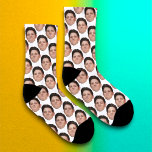 Personalisierte Funny Face Foto Socken - Weiß<br><div class="desc">Machen Sie lustige Socken bedeckt mit Bildern von Ihrem Gesicht oder einem Freund, mit dieser leicht zu benutzenden Vorlage. Laden Sie einfach einen Ausschnitt des Gesichts oder Objektes, mit dem Sie mit einem transparenten Hintergrund, und VOILA! **Achten Sie darauf, das Bild so eng wie möglich an das Gesicht/den Gegenstand zu...</div>