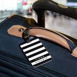 Personalisierte Gepäckmarke Schwarz/Weiß Gepäckanhänger<br><div class="desc">Saubere,  moderne schwarz-weiße Streifen,  vollständig anpassbar mit Namen und Kontaktdetails. Verlieren Sie nie wieder den Überblick über Ihre Tasche!</div>