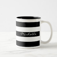 Personalisierte gestreifte Schwarzweiss-Tasse