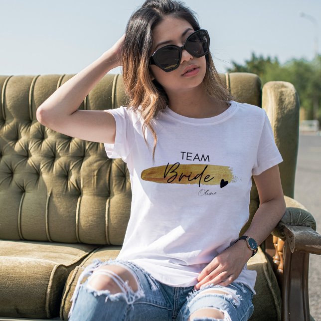 Personalisierte Gold & Black Modern Chic Team Brid T-Shirt (Personalized Gold & Black Modern Chic Team Bride T-Shirt)