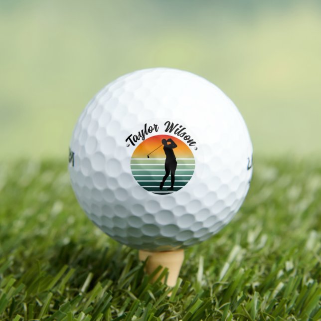 Personalisierte Golfbälle mit Retro-Sonnenuntergan (Insitu T-Shirt)