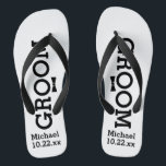 Personalisierte Groom Wedding - Custom Colors Flip Flops<br><div class="desc">Feiern Sie Ihren Hochzeitstag mit diesen personalisierten Flip Flops. Passen Sie mit dem Namen und dem Hochzeitsdatum des Bräutigams auf. Der Hintergrund ist weiß, Sie können jedoch die Farbe ändern, indem Sie auf Anpassen klicken. Passen Sie Ihre Hochzeitsfarben mit diesen Flip Flops auf. Aufgrund des schwarzen Textes müssen Sie einen...</div>