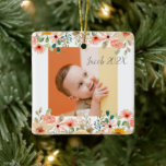 Personalisierte Großeltern Großkind Foto Keramikornament<br><div class="desc">Feiern Sie die besondere Bindung zwischen Großeltern und Enkelkindern mit unseren Personalisierten Großeltern Grandchild Foto Keramik Ornament. Dieses wunderschön gestaltete Ornament besticht durch ein bezauberndes Blumenmotiv, das es zu einem perfekten Sake für jeden Anlass macht. Personalisieren Sie es mit einem gepflegten Foto Ihrer Lieben und einer herzlichen Botschaft, um ein...</div>