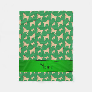 Personalisierte grüne Mopsnamenshunde Fleecedecke