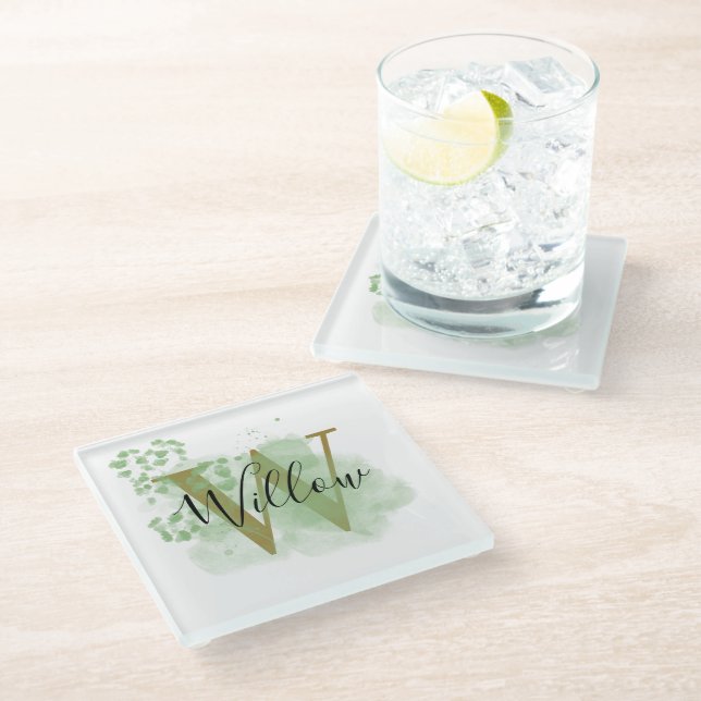 Personalisierte grüne Wasserfarbe und Blütenanfang Glasuntersetzer (Schrägansicht)
