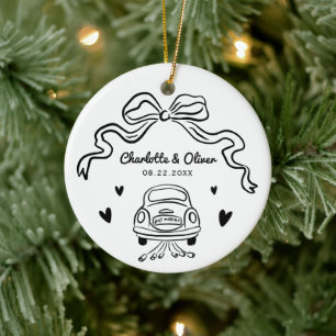 Personalisierte Hand Drawn Whimsical Bow Wedding Keramik Ornament