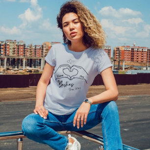 Personalisierte Hände bilden eine Skizze für Herzf T-Shirt